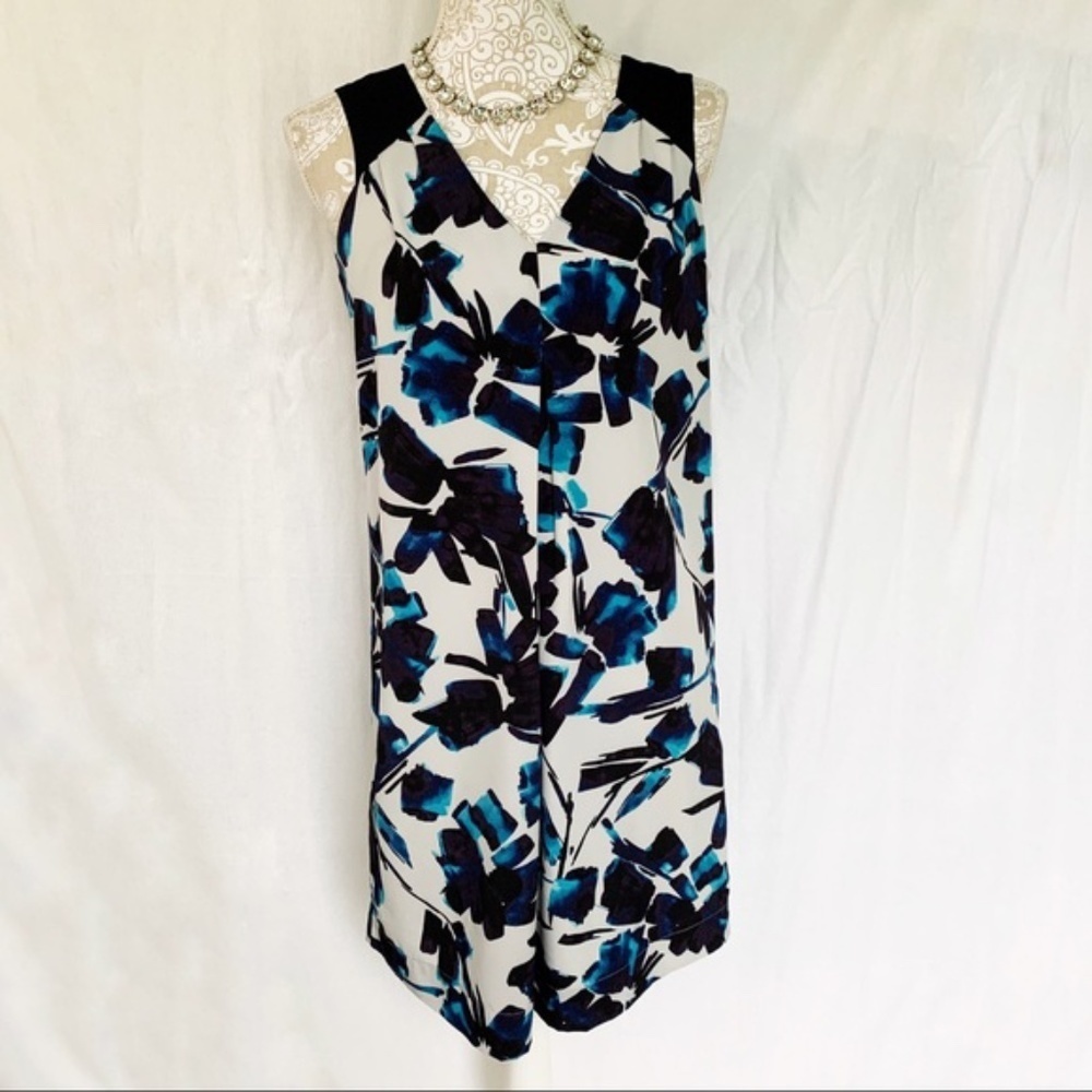 Simply Vera // Blue Watercolor V Neck Shift Dress dr1